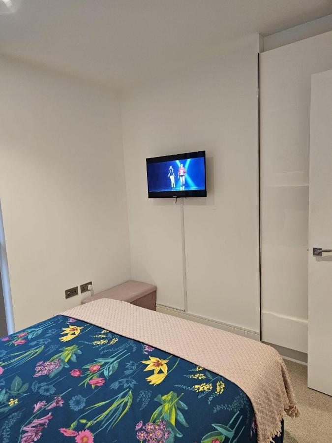 2 Bed Luxurious Apartments Canary Wharf London Ngoại thất bức ảnh