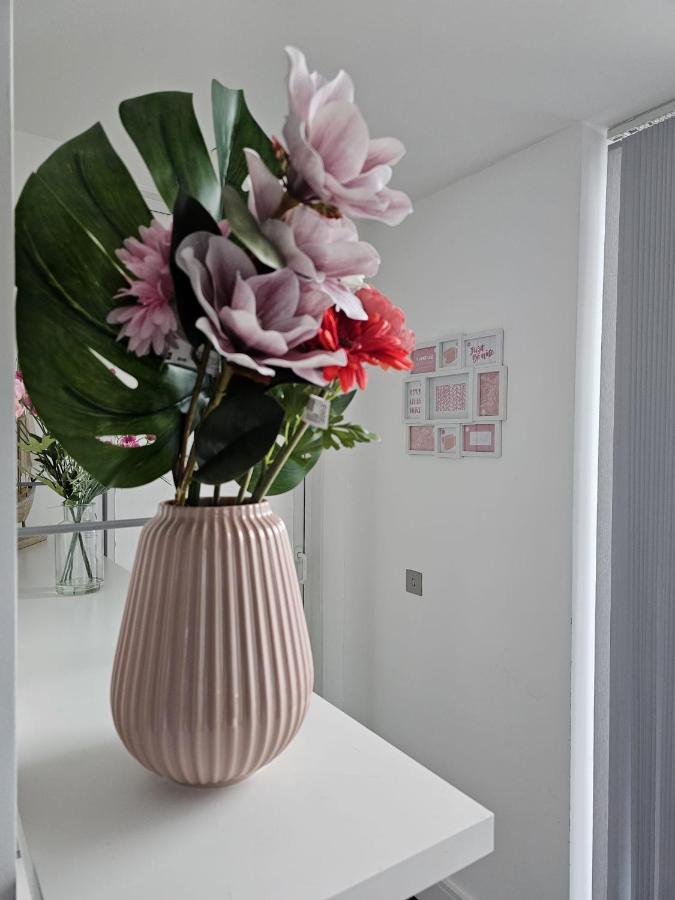 2 Bed Luxurious Apartments Canary Wharf London Ngoại thất bức ảnh