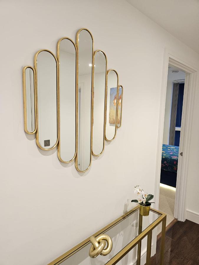 2 Bed Luxurious Apartments Canary Wharf London Ngoại thất bức ảnh