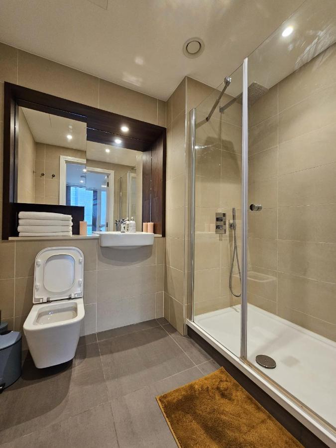 2 Bed Luxurious Apartments Canary Wharf London Ngoại thất bức ảnh