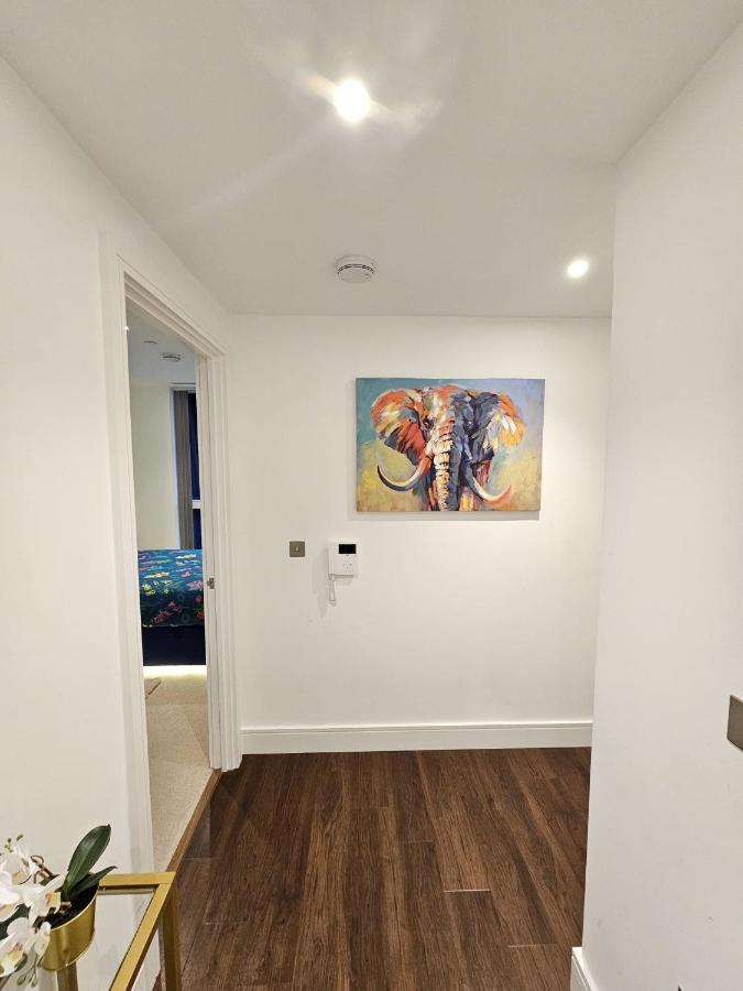 2 Bed Luxurious Apartments Canary Wharf London Ngoại thất bức ảnh