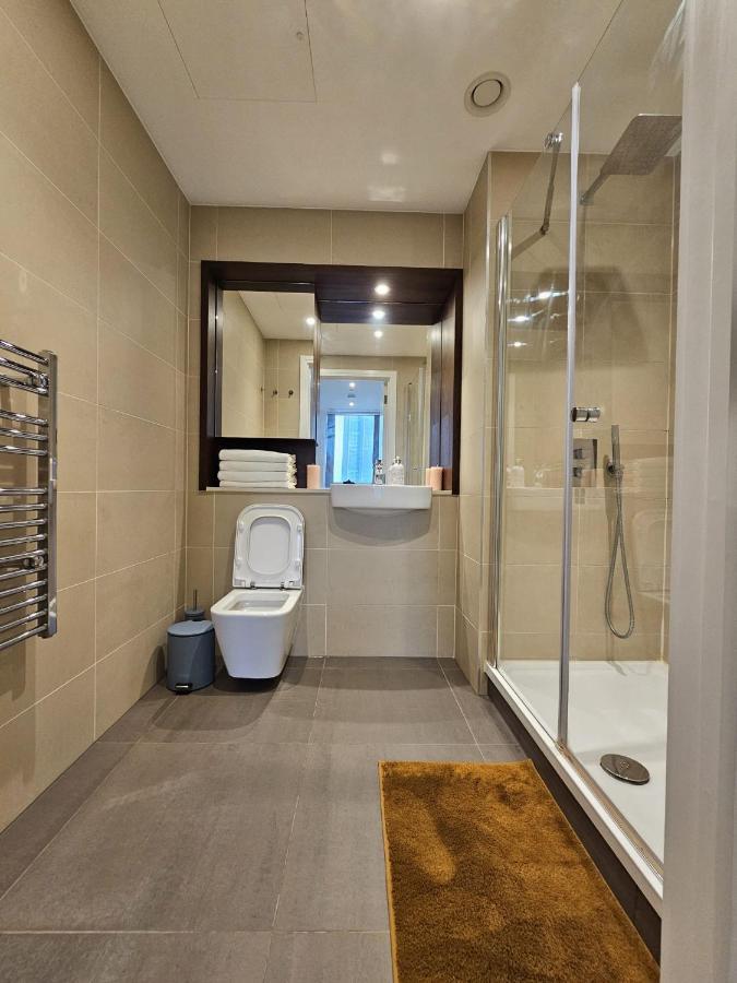 2 Bed Luxurious Apartments Canary Wharf London Ngoại thất bức ảnh