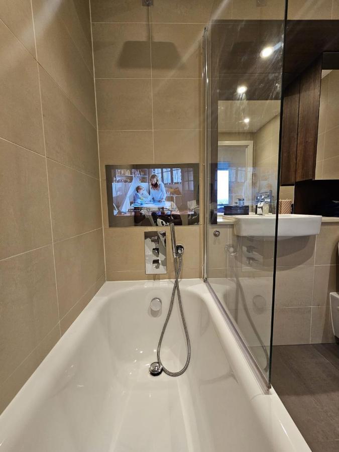 2 Bed Luxurious Apartments Canary Wharf London Ngoại thất bức ảnh